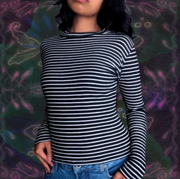 Brandy Melville black and white striped long sleeve 100% cotton top - Picture 7 of 9